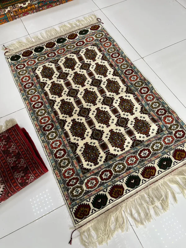 فرش دستباف چوچه گول طرح 101