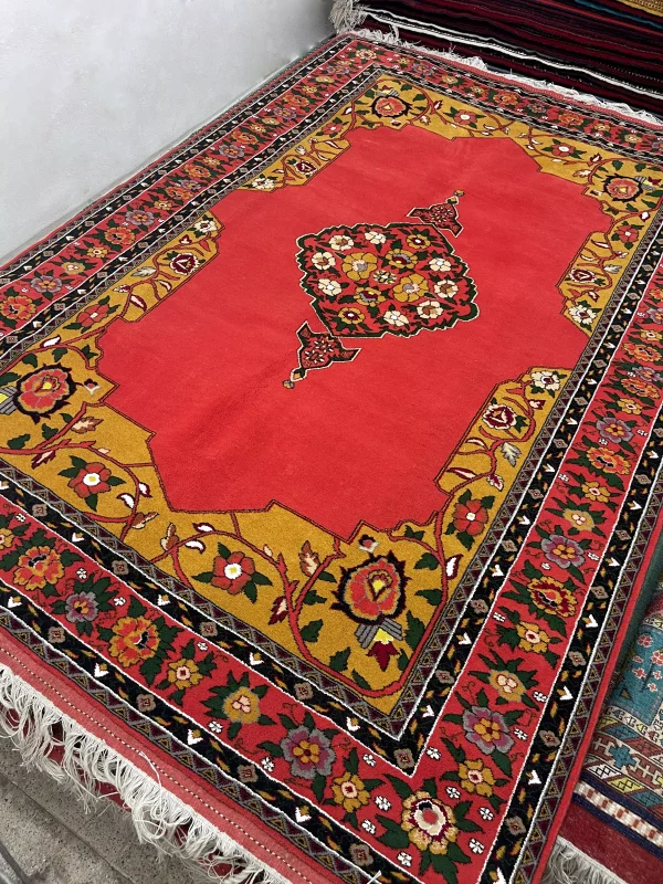 فرش دستباف قشقایی طرح 126 سایز ۲×۳ متر