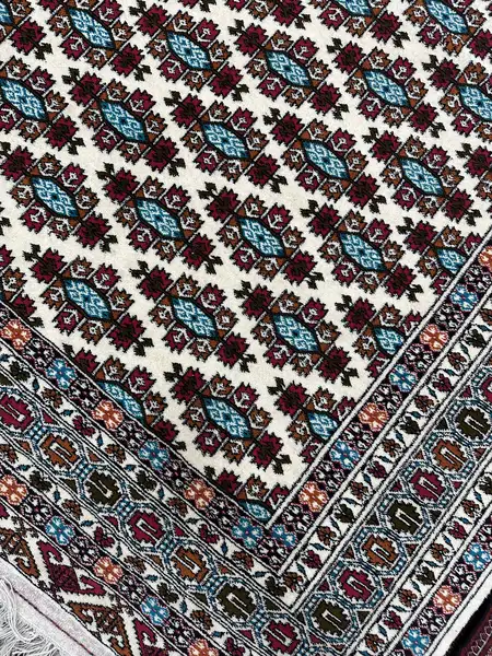 فرش دستباف ترکمنی قفسه گل